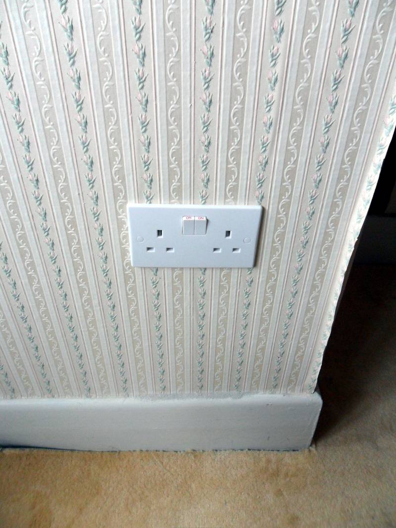 13A socket fitted in a studwall or similar
